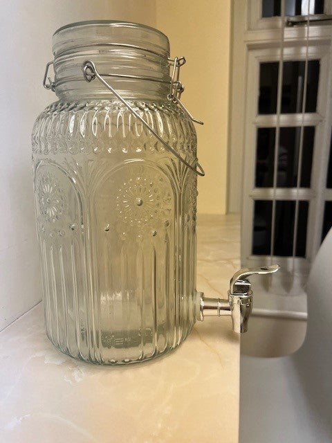 Glass drinks dispenser