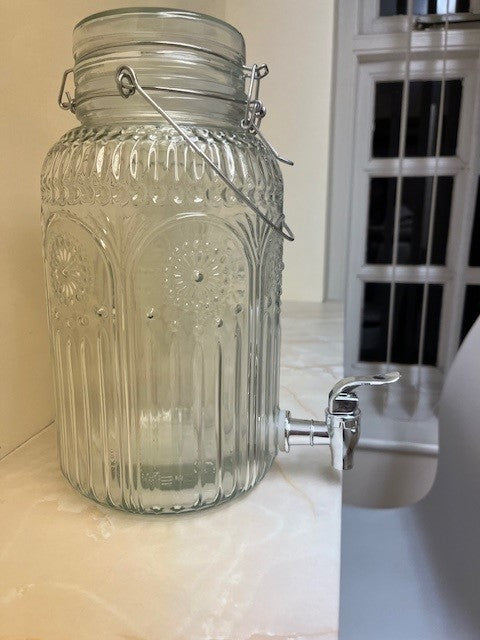Glass drinks dispenser