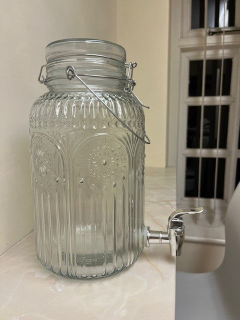 Glass drinks dispenser